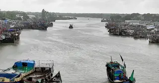 পটুয়াখালীতে ২৪ ঘণ্টায় ২১৫ মিলিমিটার বৃষ্টি, উত্তাল বঙ্গোপসাগর